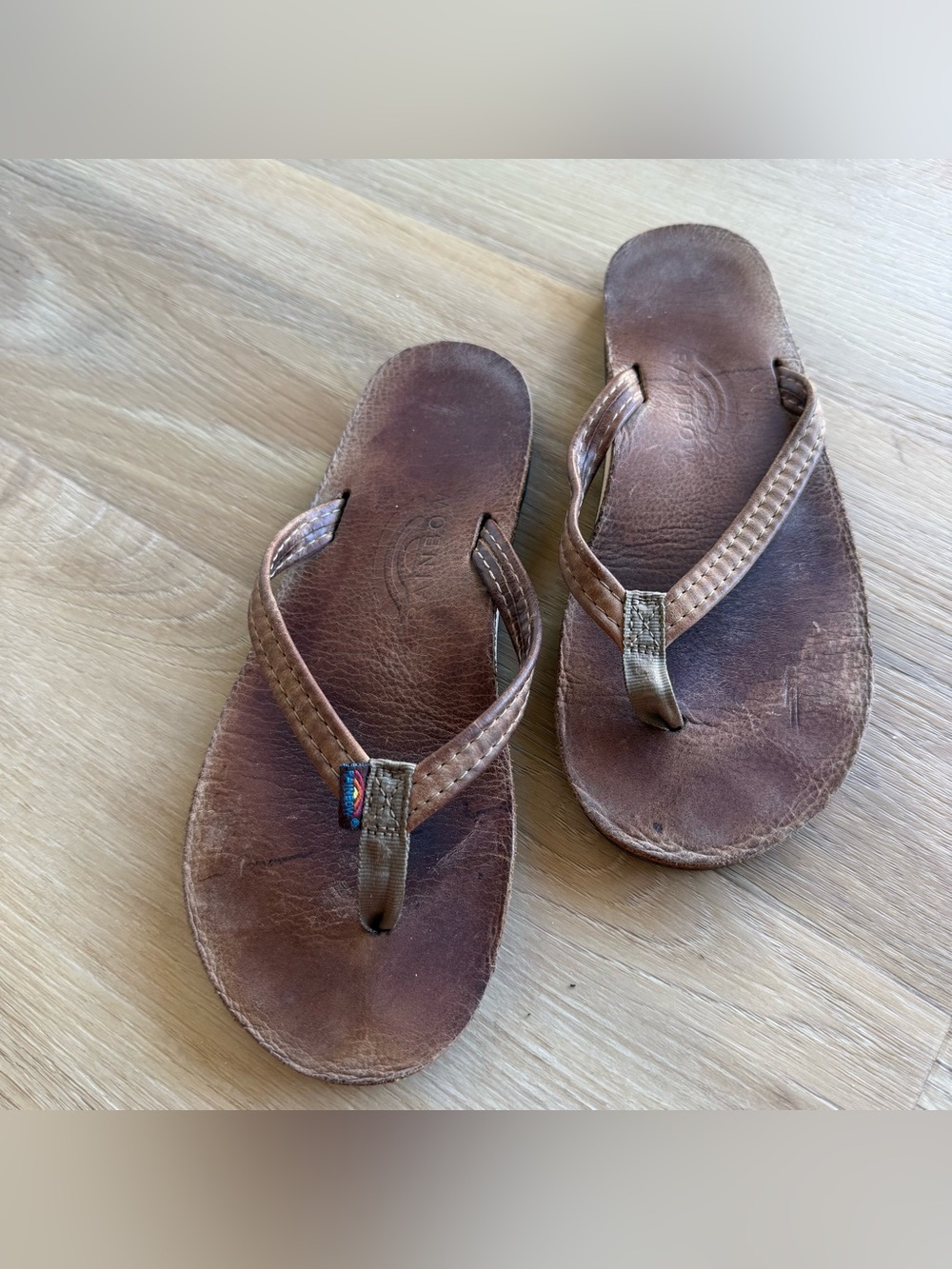 Rainbow Brown Leather Flip-Flops Size 7 logo flats Contrast Stitching